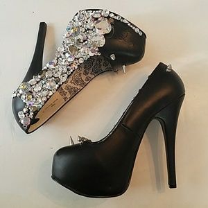 SUGAR HOOKER RHINESTONE PUMPS